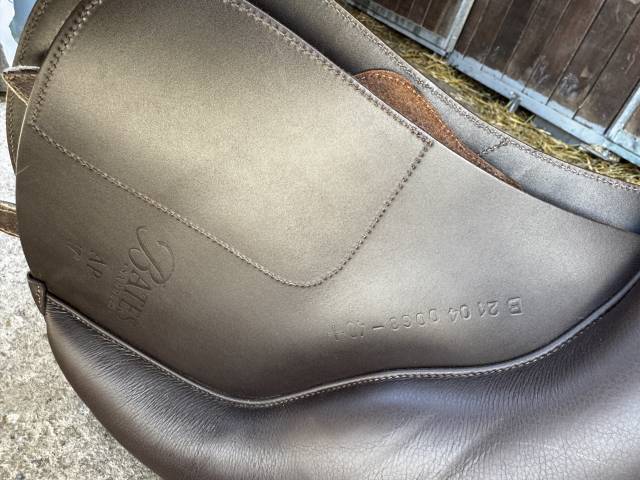 Selle mixte Bates 17 pouces totalement modifiable