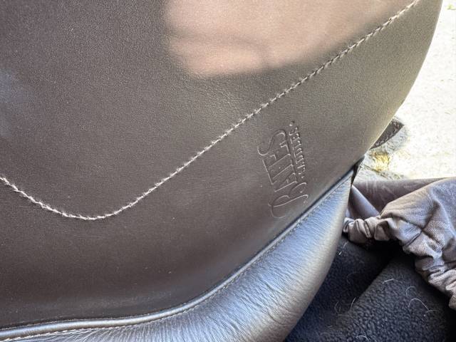 Selle mixte Bates 17 pouces totalement modifiable