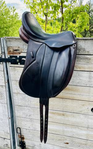 SELLE DEVOUCOUX MAKILA 17 ''