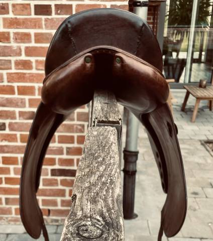 SELLE DEVOUCOUX MAKILA 17 ''