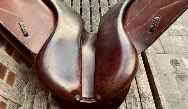 SELLE DEVOUCOUX MAKILA 17 ''