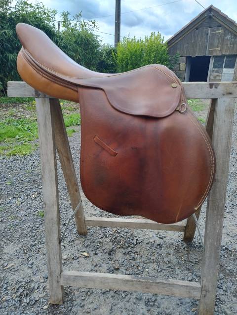 Selle en cuir 17 pouces sans marque