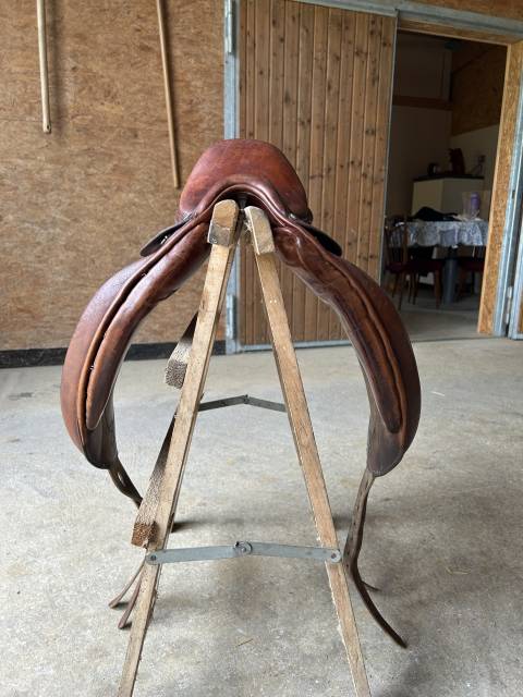 Belloir Saumur dressage 17,5” marron