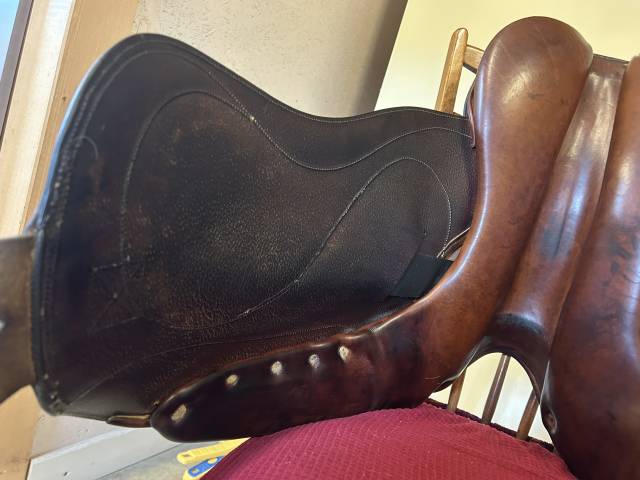 Belloir Saumur dressage 17,5” marron