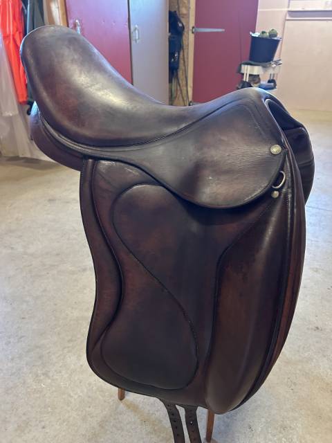 Belloir Saumur dressage 17,5” marron