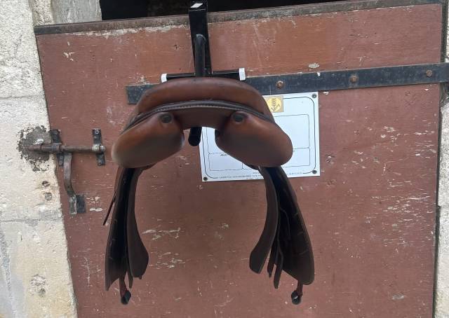 Selle Renaissance siège plat 18 pouces 