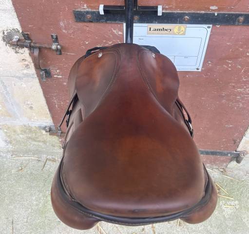 Selle Renaissance siège plat 18 pouces 