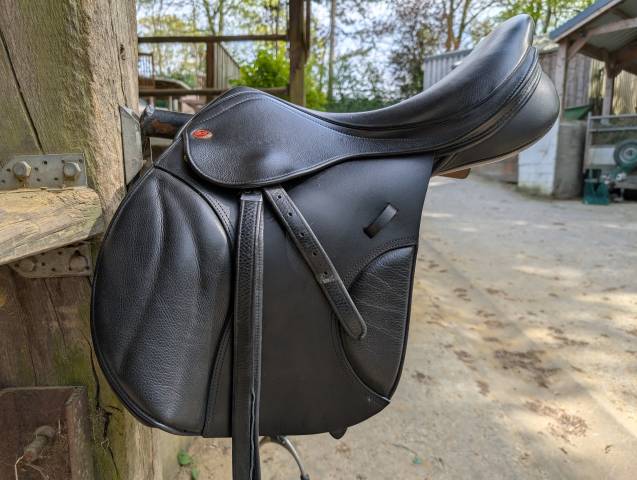 Selle neuve Kent & Masters