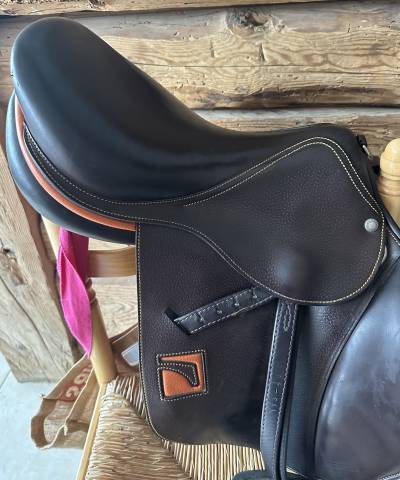 Selle 16’ excellent état 