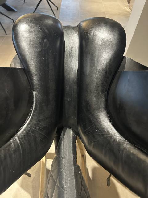 Selle dressage cuir noir Bliss of London