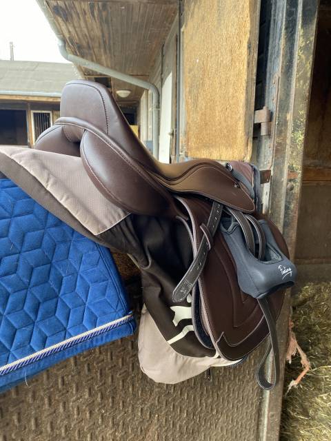 Selle premi&egrave;re &eacute;quine Sautiller 17,5 pouces