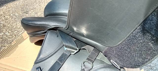 SELLE THOROWGOOD T8 DRESSAGE