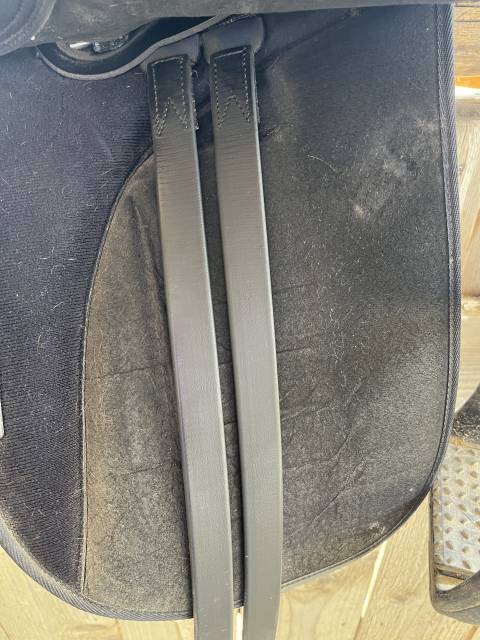 Selle synth&eacute;tique noir  Wintec dressage 17&rsquo;