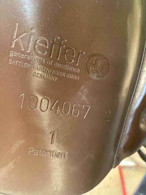 Selle Kieffer 17,5 en bon état.