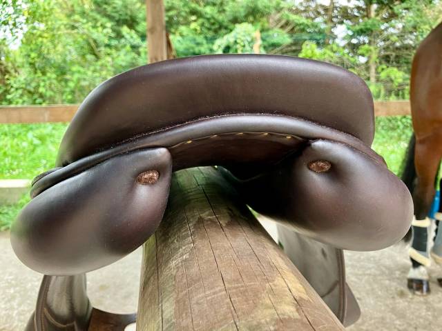 Selle Childeric monoquartier taille 18