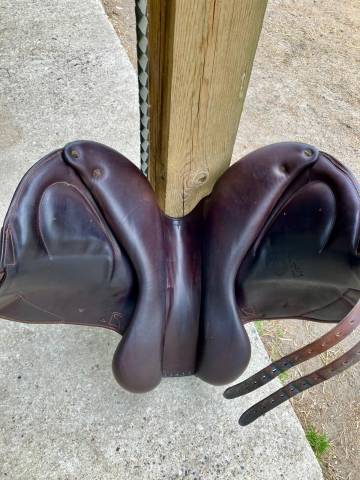 Selle Childeric monoquartier taille 18