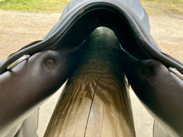 Selle Childeric monoquartier taille 18