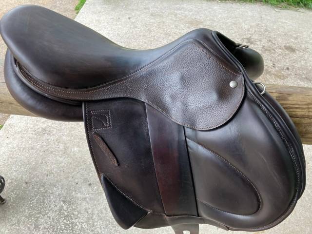 Selle Childeric monoquartier taille 18