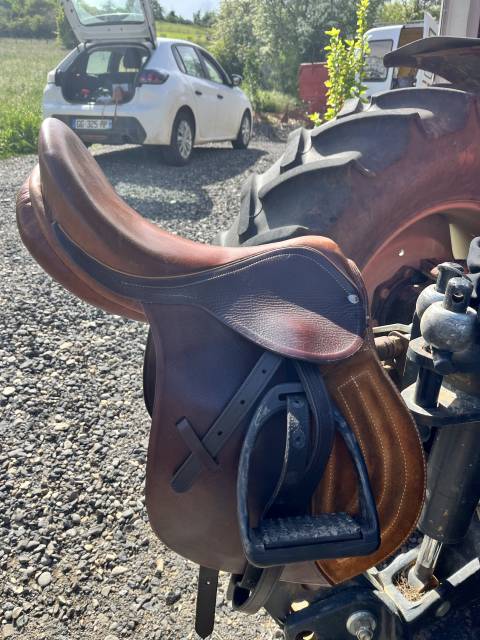 Selle cuir marron 17 ´´