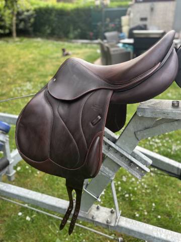 À vendre : Selle de CSO Devoucoux Chiberta O – Bon état