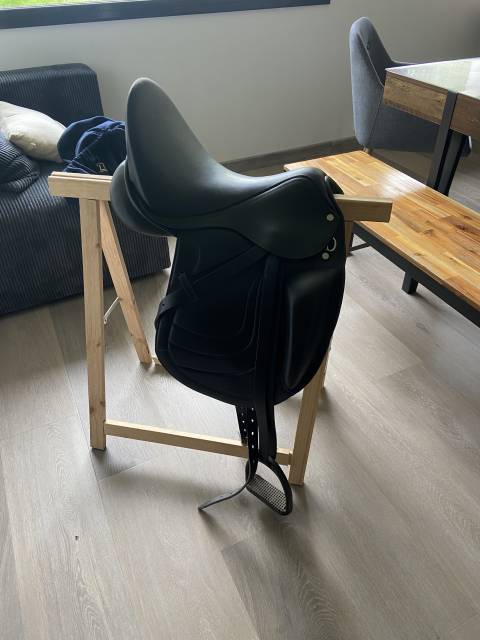 Selle de dressage Eric Thomas Fitter 17.5