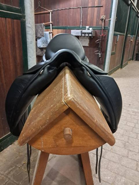 Selle dressage Childeric excellent état 