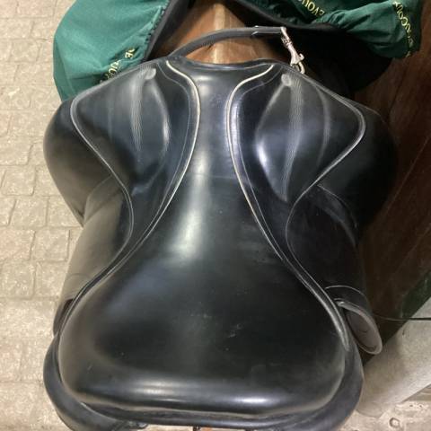Selle dressage Childeric excellent état 