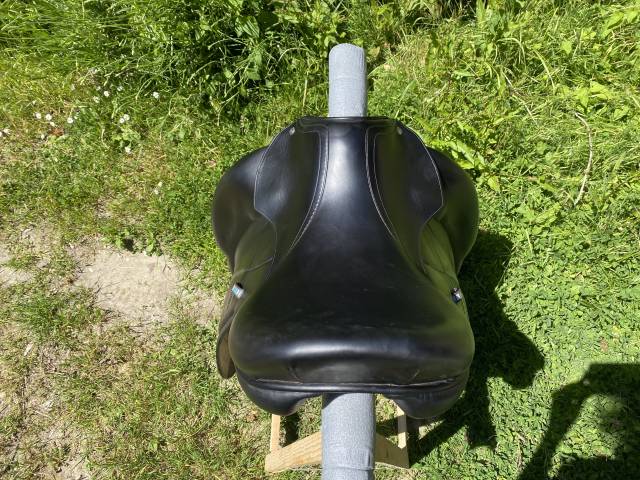 Voltaire Design - Selle Adelaide Noire 18"