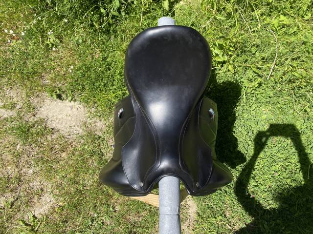 Voltaire Design - Selle Adelaide Noire 18"