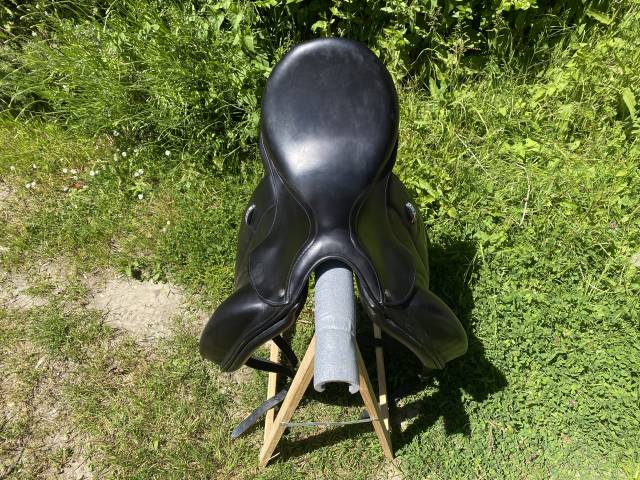 Voltaire Design - Selle Adelaide Noire 18"