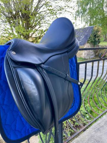 Selle de dressage CWD