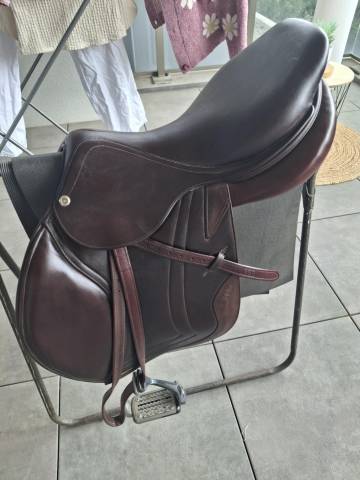 Selle cwd 18 pouces grand quartiers et siège plat