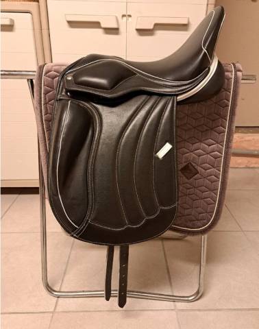 Selle dressage 17 pouces en cuir