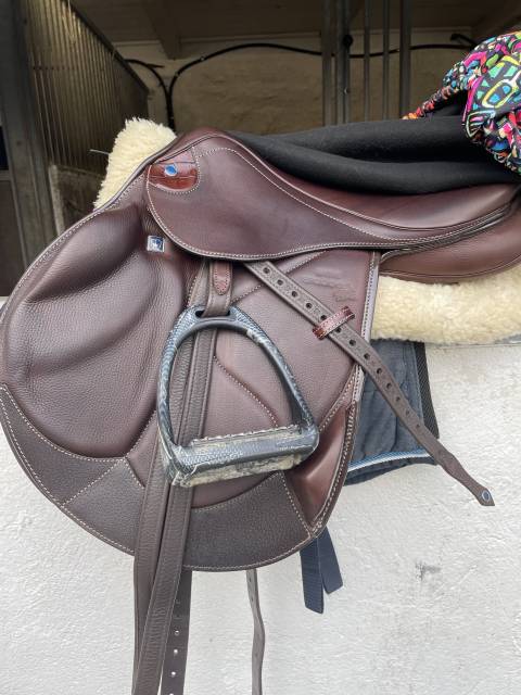 Selle saut 18