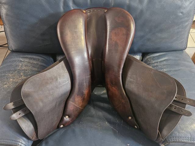 Selle Meyer 17'5 année 2016