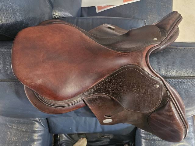 Selle Meyer 17'5 année 2016