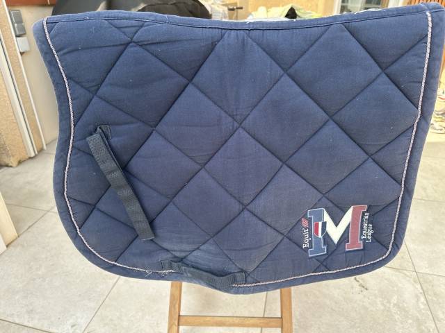 Tapis bleu marine 