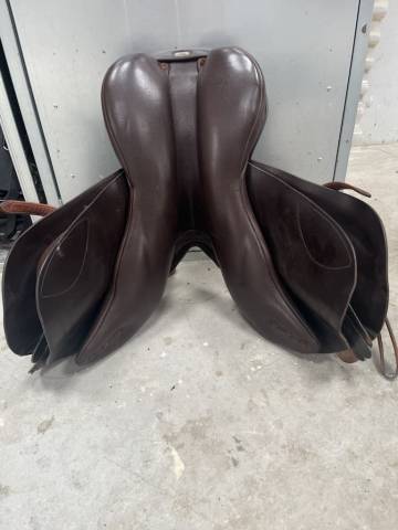 Selle Fairfax Classic Jump 17"5