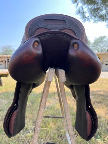 Selle BRUNO DELGRANGE“BD” – Siège 17,5″/ Panneaux 28cm