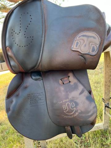 Selle BRUNO DELGRANGE“BD” – Siège 17,5″/ Panneaux 28cm