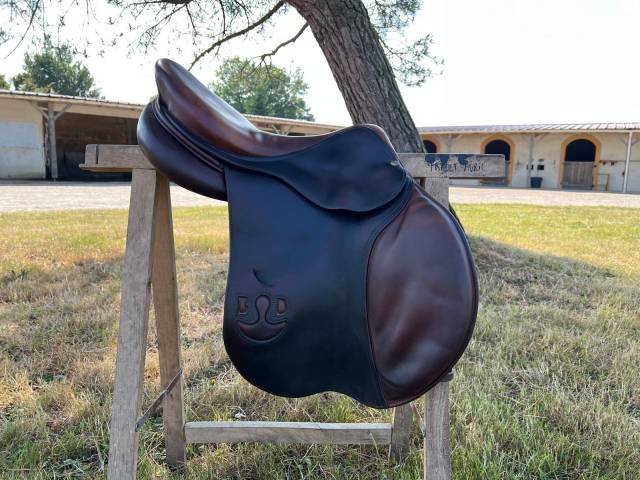 Selle BRUNO DELGRANGE“BD” – Siège 17,5″/ Panneaux 28cm