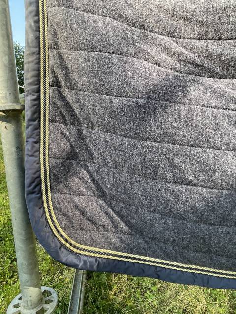 Couverture de présentation en laine