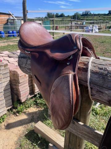 selle mixte en cuir 17.5p
