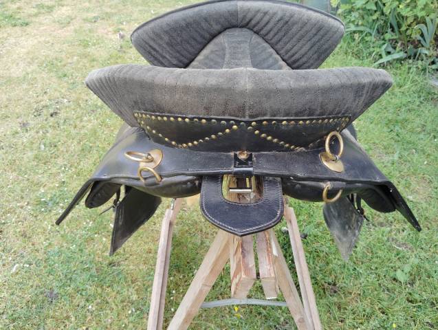 Selle portugaise 17 pouces noire 