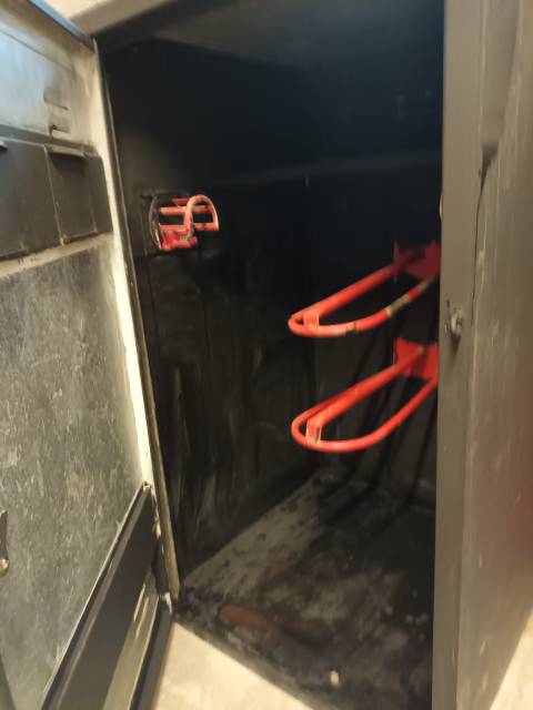 un casier en métal d'équitation á vendre