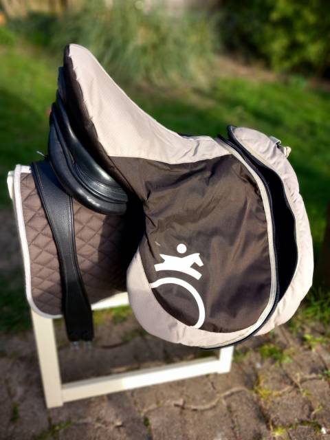 SELLE MIXTE FORESTIER - Modèle Segonzac - 17' - Noire