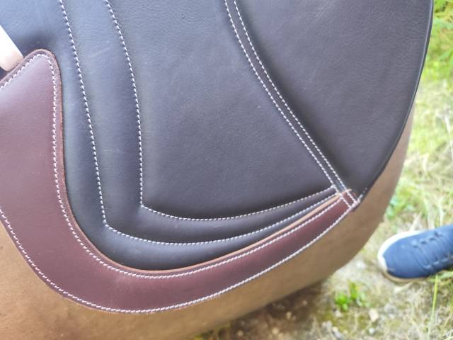 Selle EKUS F4 état neuf en 17,5" 