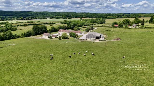SOUS COMPROMIS - MAGNIFIQUE PROPRIÉTÉ FAMILIALE SUR 13 HA CLÔ