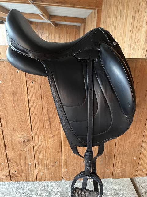 Selle de dressage Devoucoux 