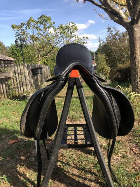 Selle de dressage Tekna 17,5 pouces 
